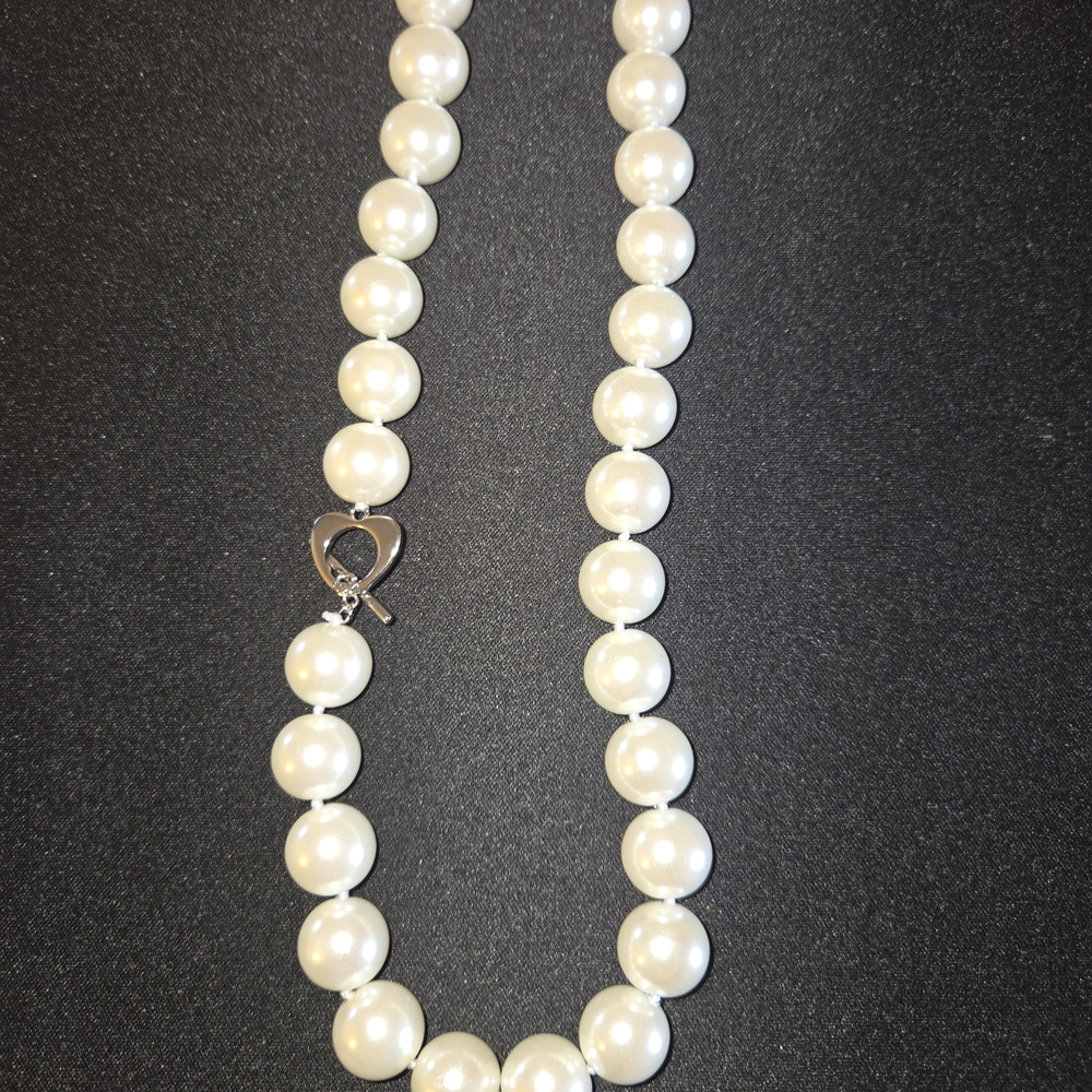 Elegant Costume Pearl Necklace‎ with Heart Pendant